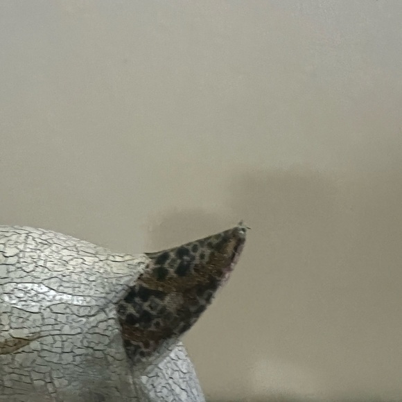 Handcrafted Pelican Figurines - Red and Cream wood material. - Picture 5 of 11